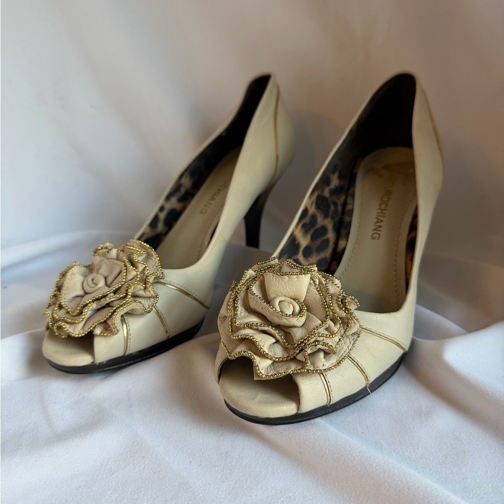 Arturo‎ Chiang Cream Leather Peep Toe Heels Floral Rosette Size 6